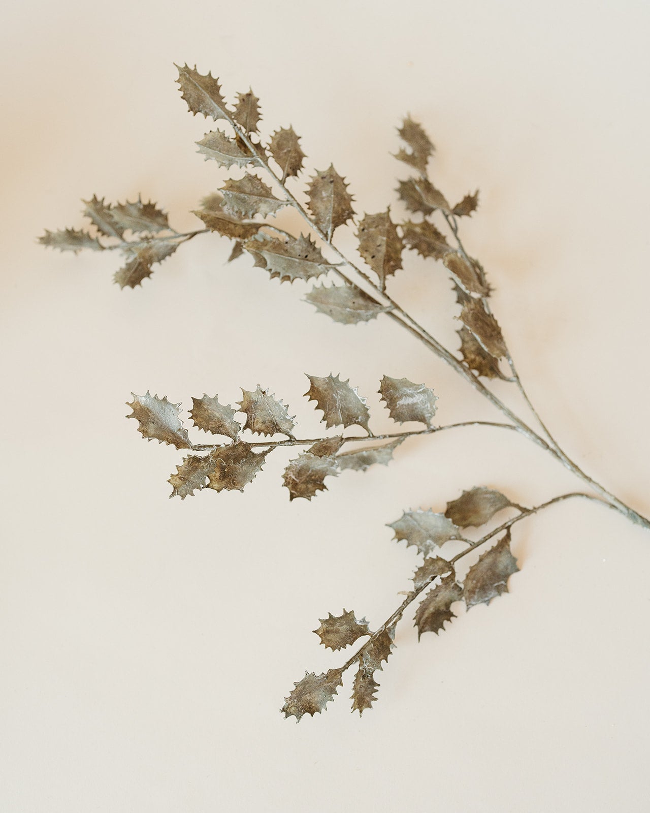 27" Distressed Holly Leaf Pick