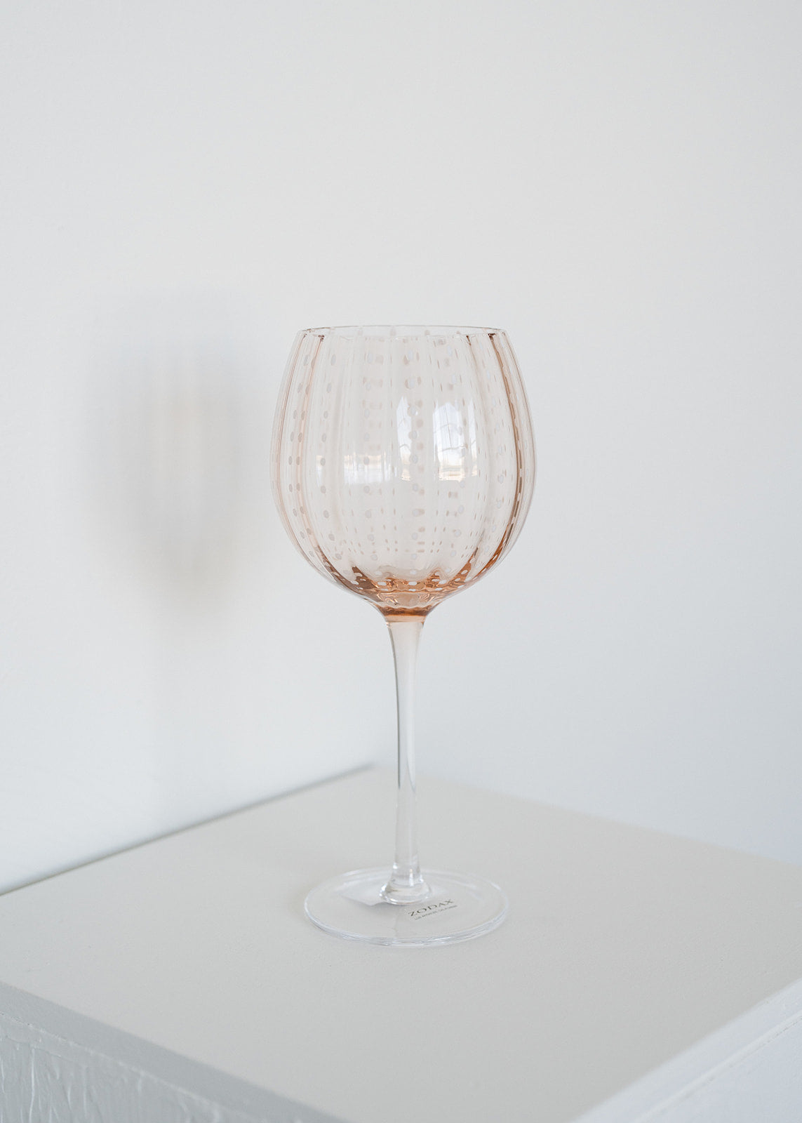 Portofino White Dot Wine Glass